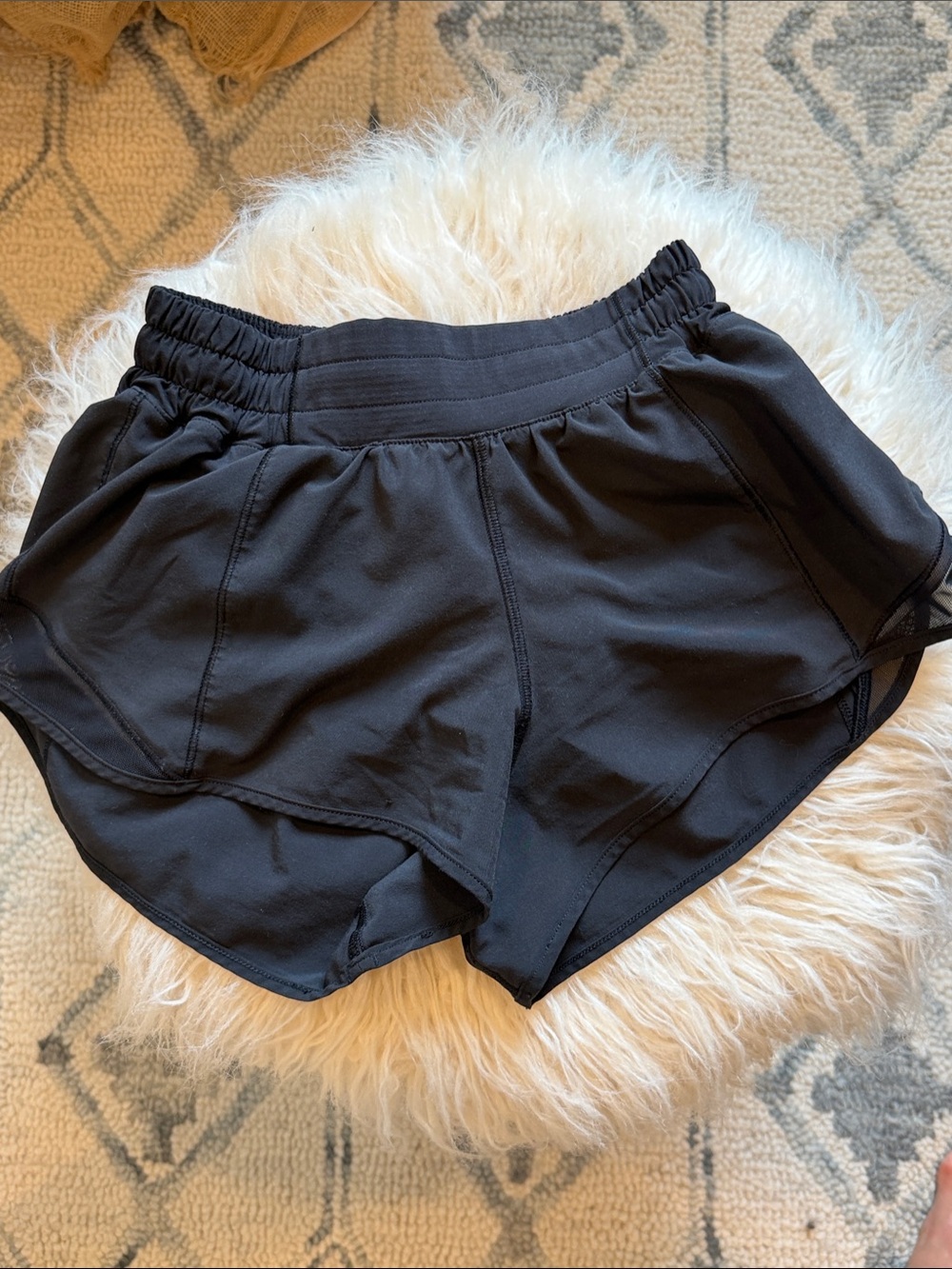 Lululemon Hotty Hot Low Rise 2.5” Shorts - Picture 2 of 4